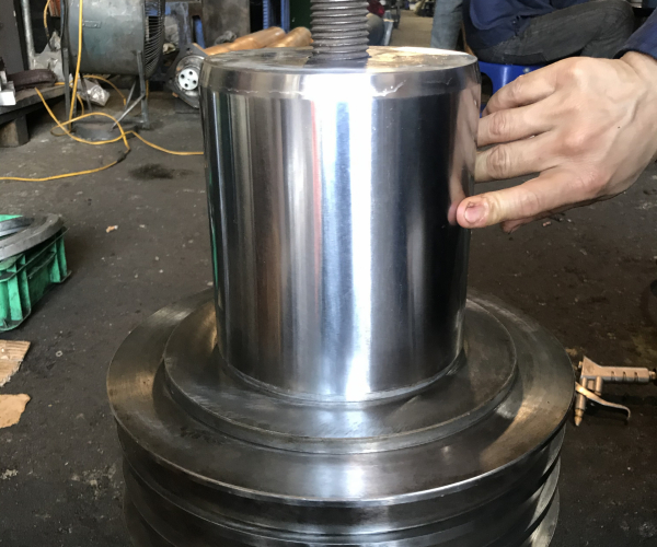 Ma-crom-truc-thuy-luc